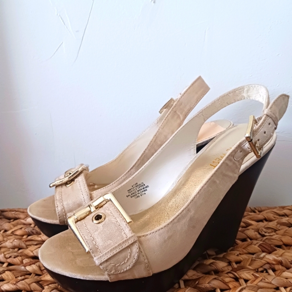Nine west size 61/2  pearl/ gold buckle brown wooden wedge